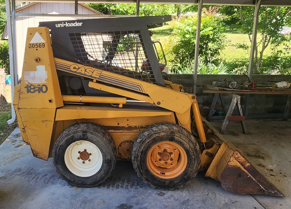 Case 1840 Skid Steer & Forks - Category: Skid Steer Loaders Case 1840 Skid Steer & Forks - Category: Skid Steer Loaders